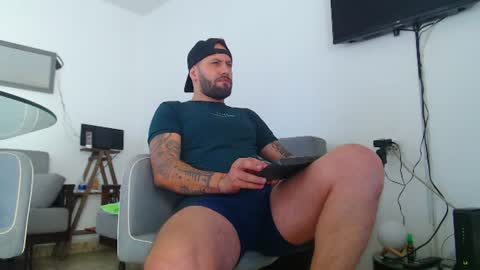 Snapshot of oliverdrew1 chatting on 06.16.26 oliver online show from 06.16.26