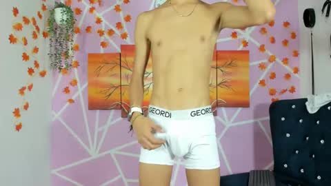 oliverhot_2005 online show from 02.21.25