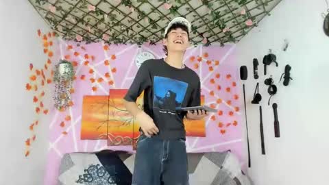 oliverhot_2005 online show from 02.28.25