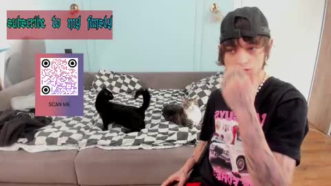 Snapshot of oliverrgroove chatting on 02.17.25 oliverrgroove online show from 02.17.25