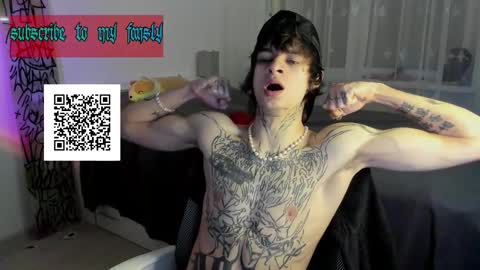 Snapshot of oliverrgroove chatting on 03.11.25 oliverrgroove online show from 03.11.25