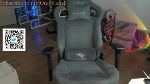 Snapshot of oliverrgroove chatting on 10.05.25 oliverrgroove online show from 10.05.25