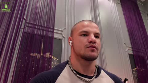 Snapshot of oliversport chatting on 12.07.24 OliverSport online show from 12.07.24