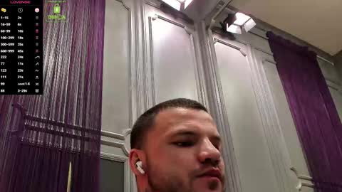 Snapshot of oliversport chatting on 11.21.25 OliverSport online show from 11.21.25