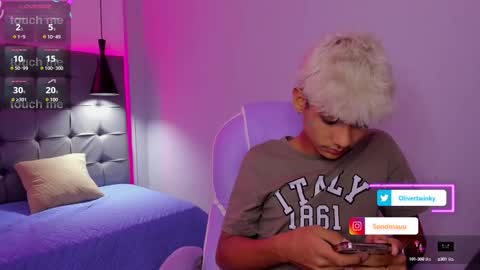 Snapshot of olivertwinky_ chatting on 09.18.25 Oliver online show from 09.18.25