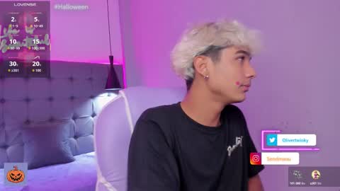 Snapshot of olivertwinky_ chatting on 10.13.25 Oliver online show from 10.13.25