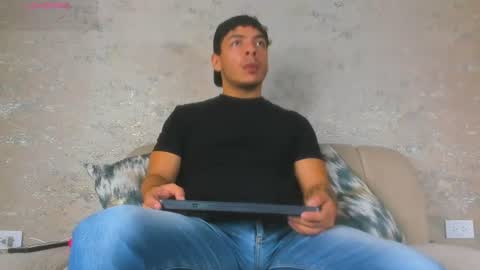 Snapshot of oliverwyse chatting on 06.21.26 Oliver online show from 06.21.26