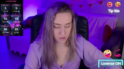 Snapshot of olivia_daze chatting on 10.19.25 olivia_daze online show from 10.19.25