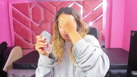 Snapshot of olivia_fox69 chatting on 02.13.25 OLIVIA online show from 02.13.25