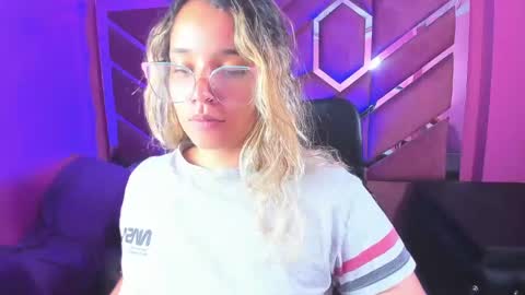 Snapshot of olivia_fox69 chatting on 02.19.25 OLIVIA online show from 02.19.25