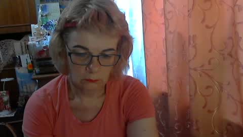 Snapshot of olivia_mia25 chatting on 06.12.26 Olivia Mia online show from 06.12.26