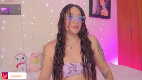 Snapshot of olivia_s19 chatting on 03.23.26 olivia_s19 online show from 03.23.26