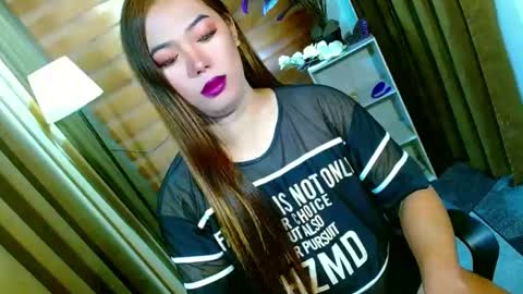 Snapshot of olivia_the_temptress27 chatting on 04.26.26 Miss OLIVIA online show from 04.26.26