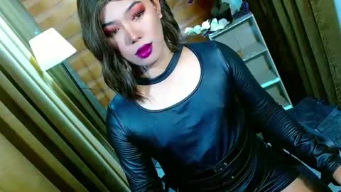 Snapshot of olivia_the_temptress27 chatting on 04.27.26 Miss OLIVIA online show from 04.27.26
