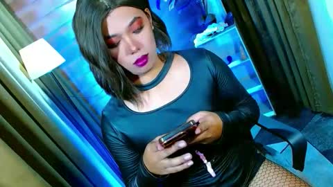 Snapshot of olivia_the_temptress27 chatting on 05.16.26 Miss OLIVIA online show from 05.16.26