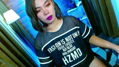 Snapshot of olivia_the_temptress27 chatting on 05.19.26 Miss OLIVIA online show from 05.19.26