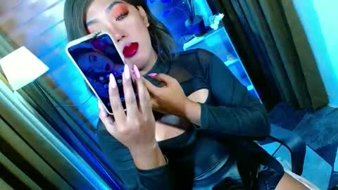 Snapshot of olivia_the_temptress27 chatting on 05.23.26 Miss OLIVIA online show from 05.23.26