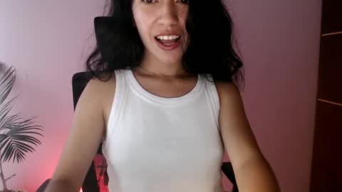 Snapshot of oliviaaa__ chatting on 05.25.26 oliviaaa__ online show from 05.25.26