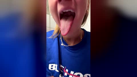 oliviaaraee online show from 01.10.26