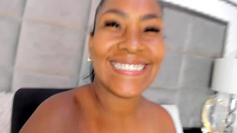 Snapshot of oliviaburningmilf chatting on 01.20.25 Olivia Burning online show from 01.20.25