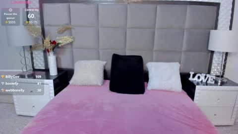 Snapshot of oliviaburningmilf chatting on 02.15.25 Olivia Burning online show from 02.15.25