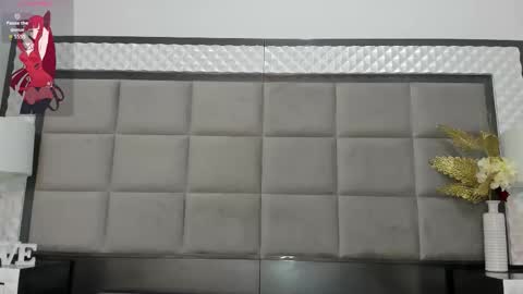 Snapshot of oliviaburningmilf chatting on 10.15.25 Olivia Burning online show from 10.15.25