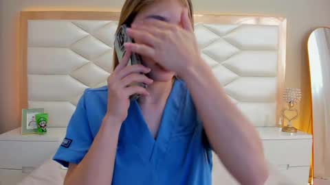 Snapshot of oliviacameron chatting on 06.06.26 OLIV online show from 06.06.26