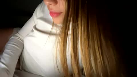 Snapshot of oliviacameron chatting on 06.11.26 OLIV online show from 06.11.26