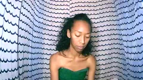 oliviah27 online show from 10.31.25