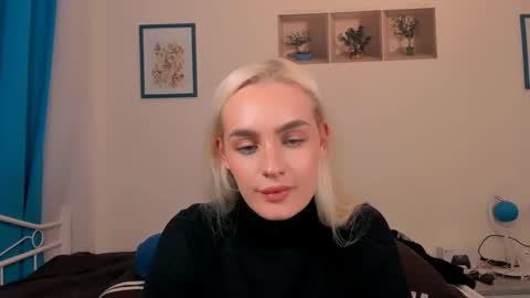 Snapshot of oliviahappy chatting on 04.14.26 oliviaBeauty online show from 04.14.26