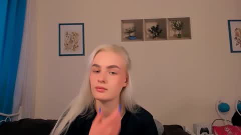 Snapshot of oliviahappy chatting on 04.26.26 oliviaBeauty online show from 04.26.26