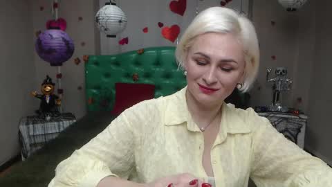 Snapshot of oliviahorst chatting on 10.29.25 OliviaHorst online show from 10.29.25