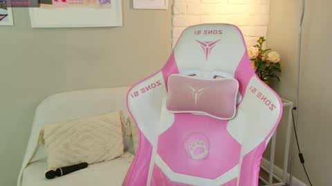 Olivia online show from 10.08.25