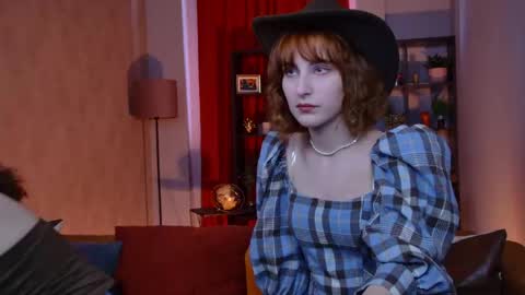 Snapshot of oliviamcclean chatting on 04.12.26 Liv online show from 04.12.26