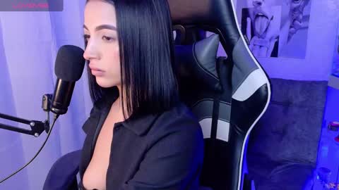 Snapshot of oliviamcneill chatting on 03.07.25 Olivia Mcneill online show from 03.07.25