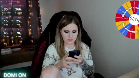 Snapshot of oliviamunk chatting on 01.25.25 . online show from 01.25.25