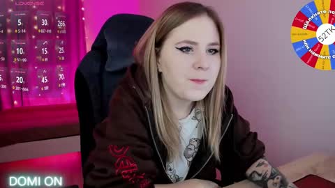 Snapshot of oliviamunk chatting on 02.11.25 . online show from 02.11.25