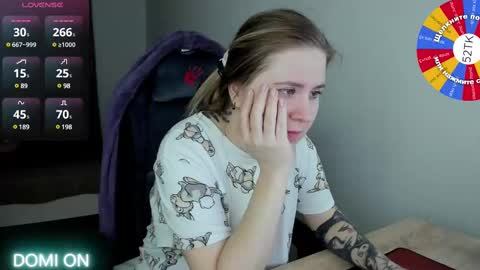 Snapshot of oliviamunk chatting on 02.12.25 . online show from 02.12.25