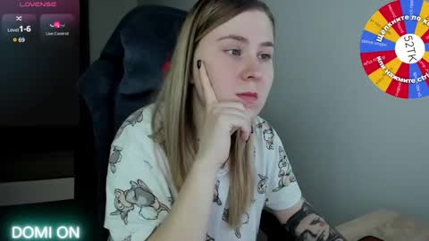 Snapshot of oliviamunk chatting on 02.15.25 . online show from 02.15.25