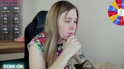 Snapshot of oliviamunk chatting on 02.21.25 . online show from 02.21.25