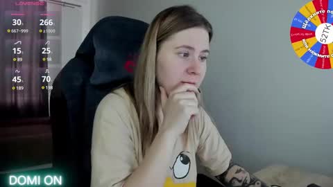 Snapshot of oliviamunk chatting on 02.26.25 . online show from 02.26.25