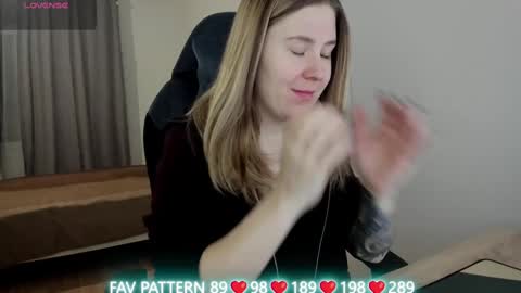 Snapshot of oliviamunk chatting on 03.03.25 . online show from 03.03.25