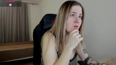 Snapshot of oliviamunk chatting on 03.04.25 . online show from 03.04.25