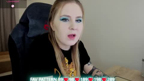 Snapshot of oliviamunk chatting on 03.05.25 . online show from 03.05.25