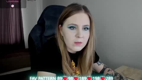 Snapshot of oliviamunk chatting on 03.05.25 . online show from 03.05.25