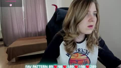 Snapshot of oliviamunk chatting on 03.07.25 . online show from 03.07.25