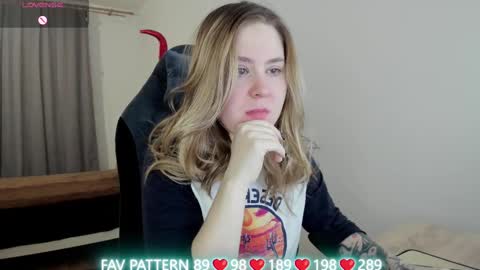 Snapshot of oliviamunk chatting on 03.09.25 . online show from 03.09.25