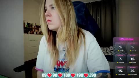 Snapshot of oliviamunk chatting on 09.11.25 . online show from 09.11.25