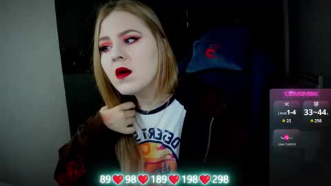 Snapshot of oliviamunk chatting on 09.20.25 . online show from 09.20.25