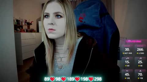 Snapshot of oliviamunk chatting on 09.24.25 . online show from 09.24.25